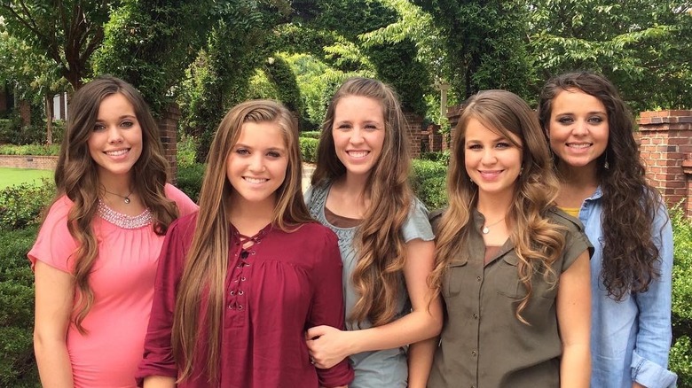 Duggar sisters posing outside