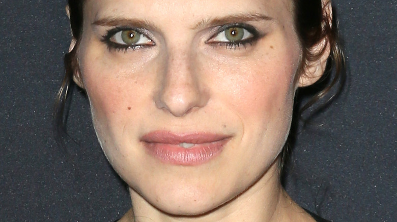 Lake Bell hair pulled back