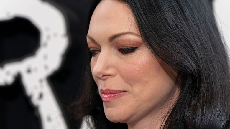 Laura Prepon, downcast eyes