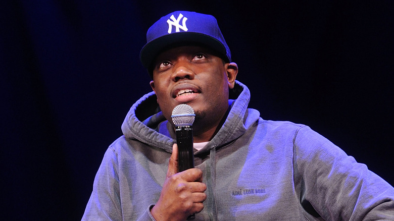 Comedian Michael Che performing