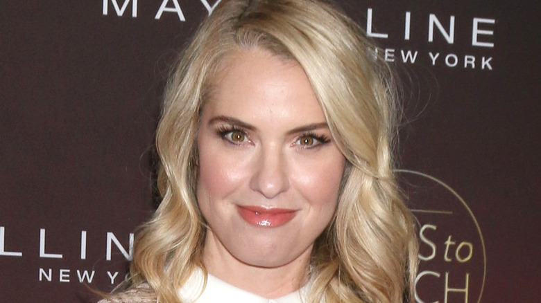 Leslie Grossman on red carpet