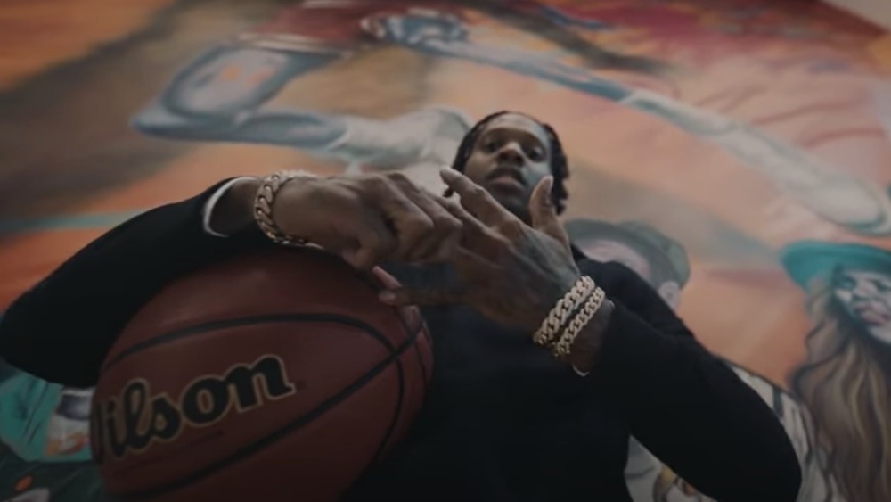 Lil Durk with basketball