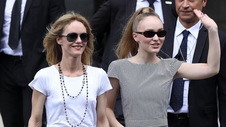 Vanessa Paradis and Lily-Rose Depp, waving