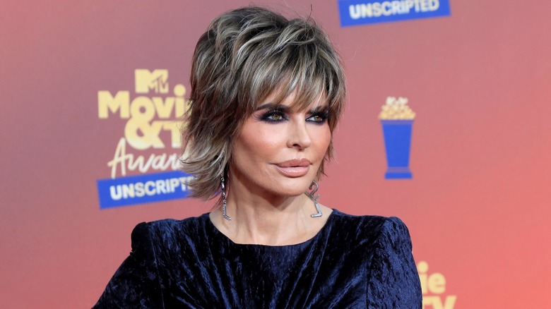 Lisa Rinna posing