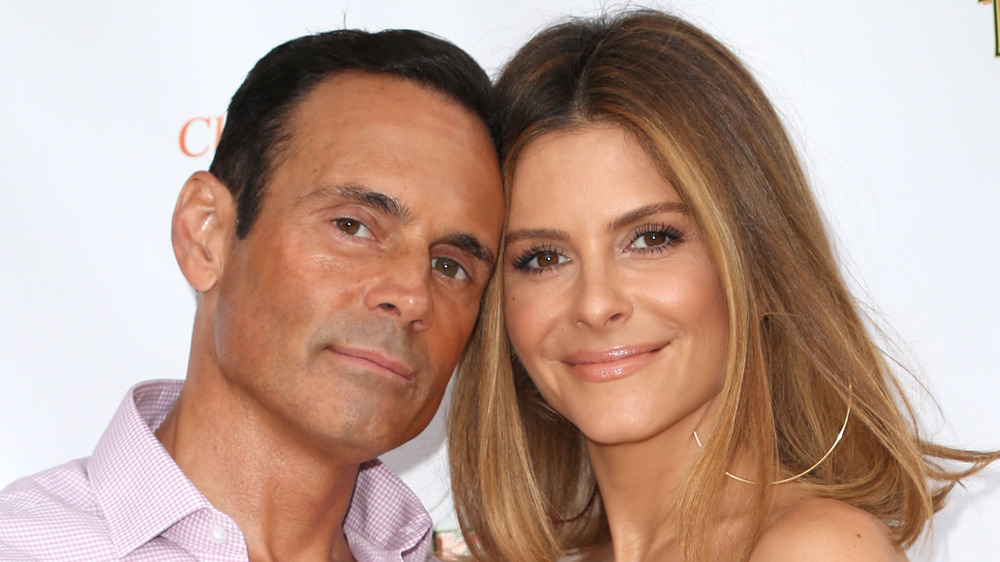 Maria Menounos and Keven Undergaro embracing on the red carpet