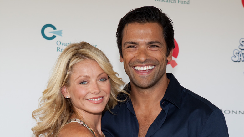 Kelly Ripa and Mark Consuelos in 2009