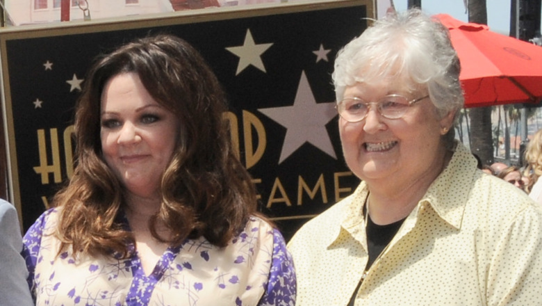 Melissa McCarthy and Sandy McCarthy smiling