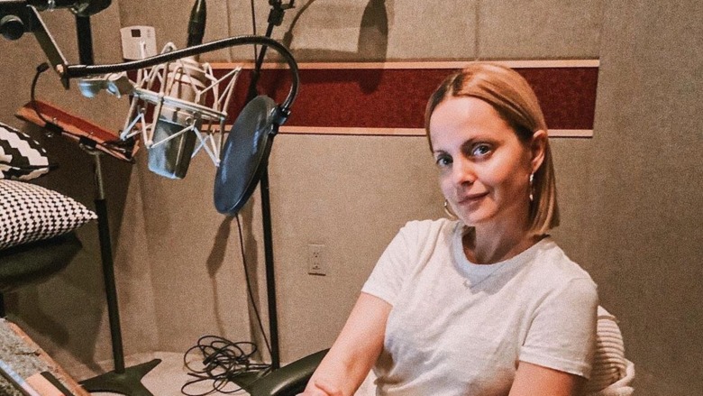 Mena Suvari in recording studio