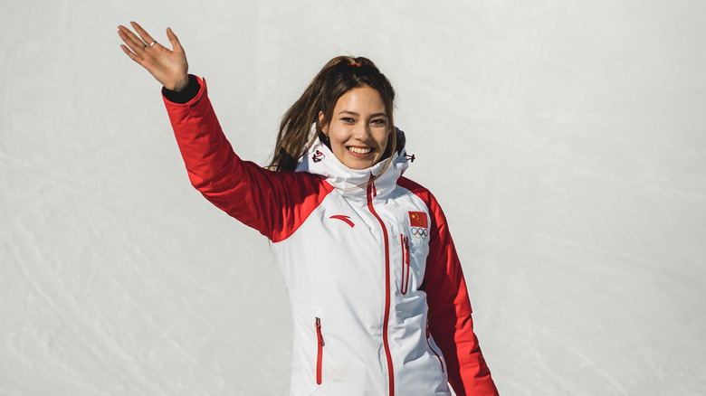 Eileen Gu waving at the Junior Olympics 