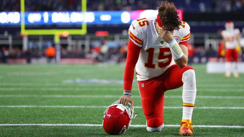 Patrick Mahomes praying in end zone 