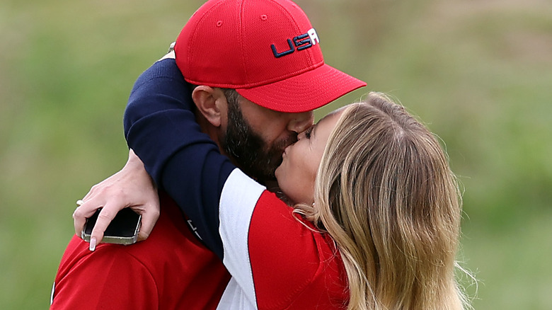 Dustin Johnson and Paulina Gretzky kissing