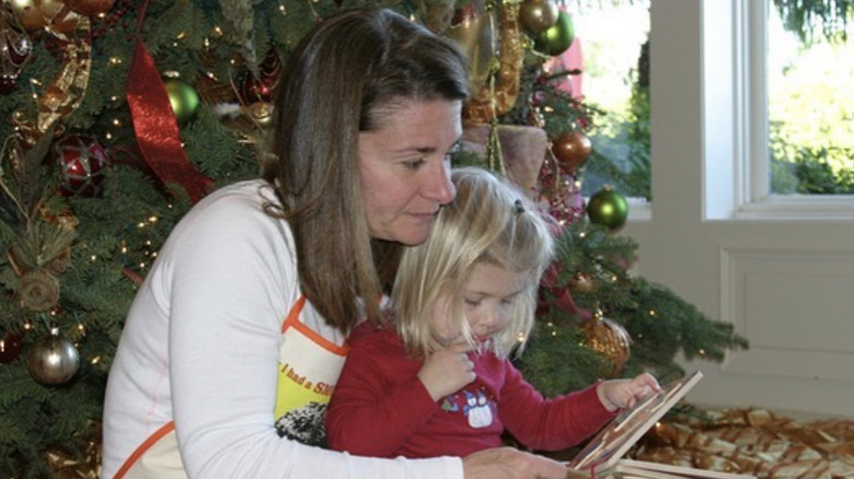 Melinda and Phoebe Gates reading together 