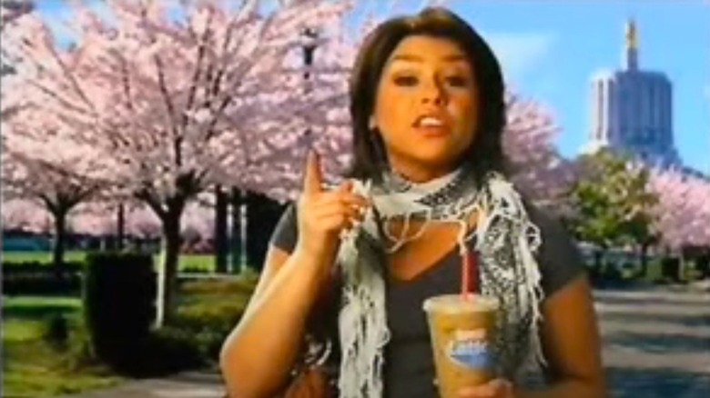 Rachael Ray talking in Dunkin' Donuts commercial 