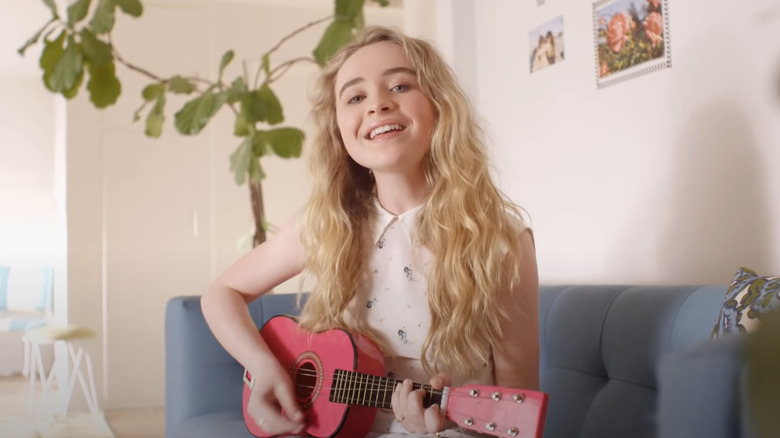 Sabrina Carpenter playing pink ukulele