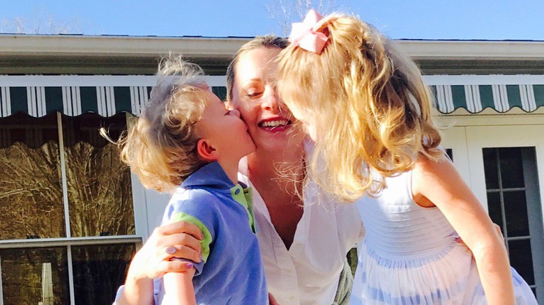 Sandra Smith kisses from kids 