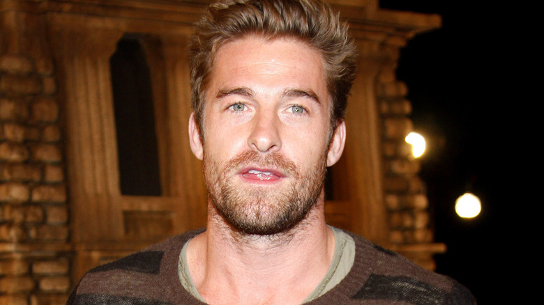 Scott Speedman looking away