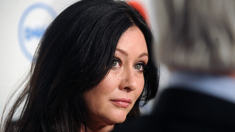 Shannen Doherty looking up