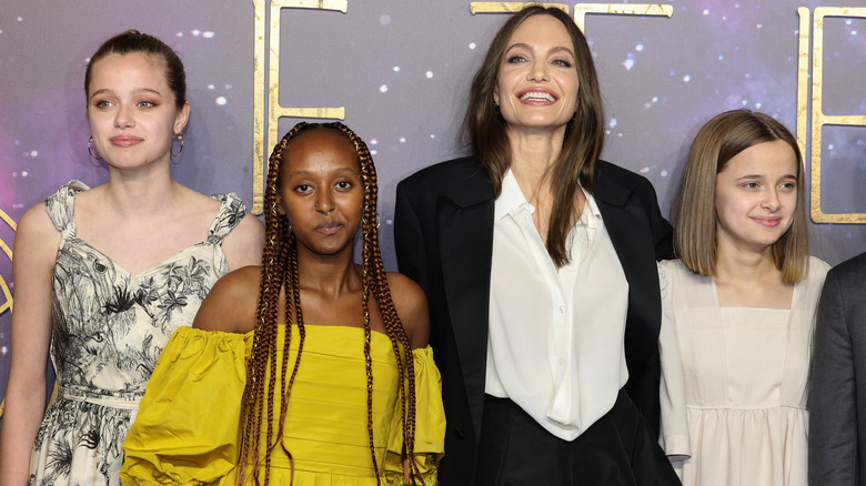 Shiloh Jolie-Pitt, Zahara Jolie-Pitt, Angelina Jolie, and Vivienne Jolie-Pitt posing