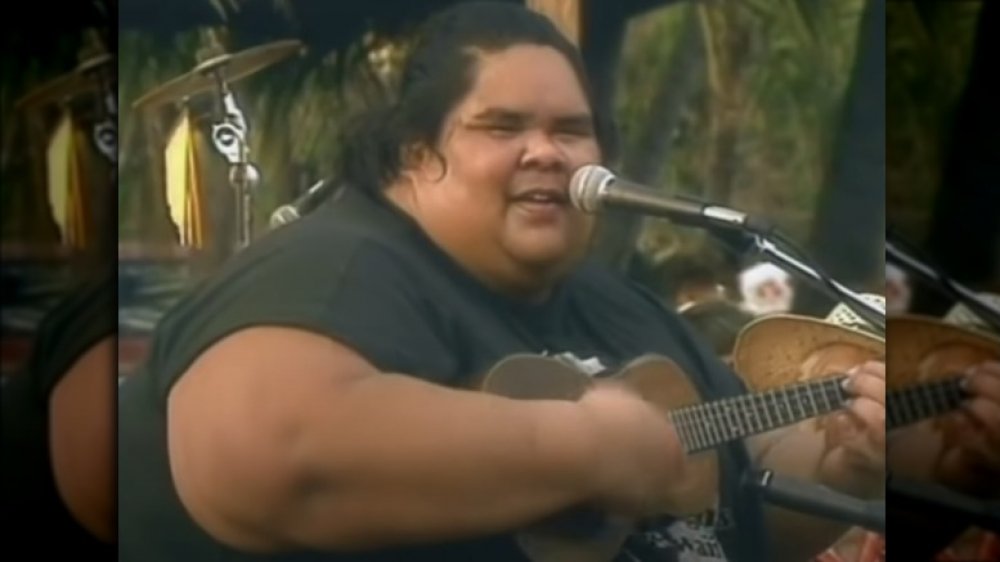 The Untold Truth Of Somewhere Over The Rainbow Singer Israel KamakawiwoÊ»ole