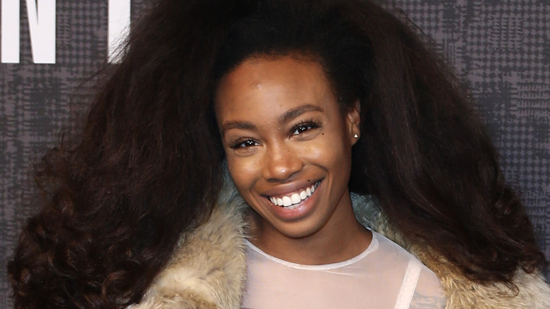 Sza is all smiles