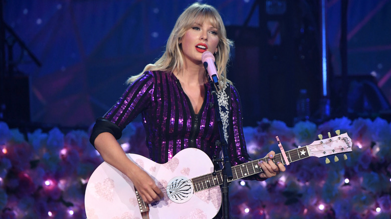 Taylor Swift with a pink guitar