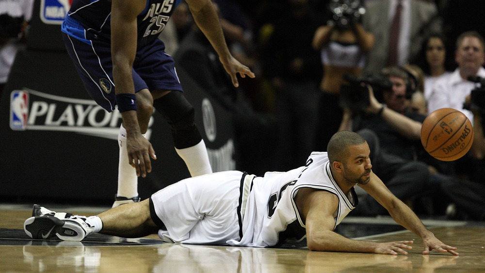 Tony Parker, falling