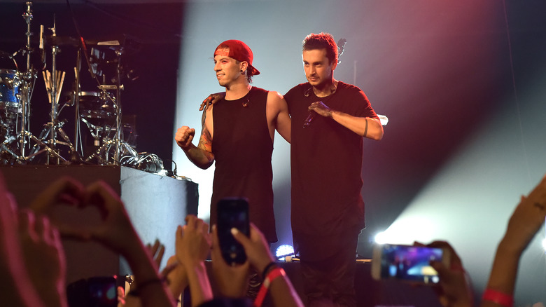 Twenty one pilots performing in 2015