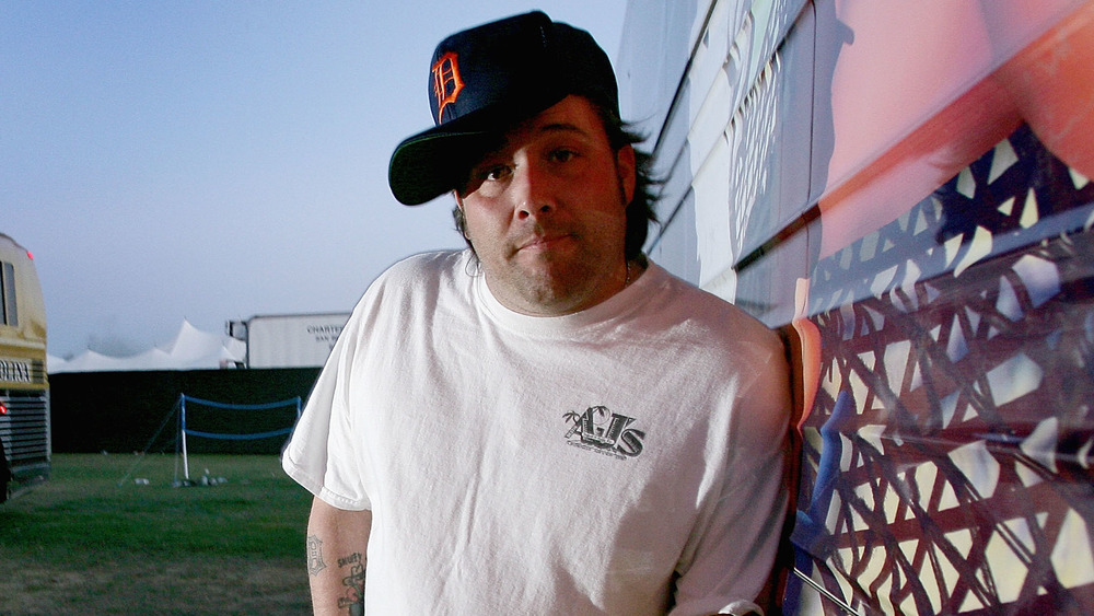 Uncle Kracker wearing a super sideways hat