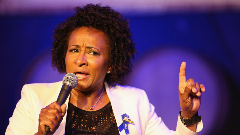 Wanda Sykes performing comedy