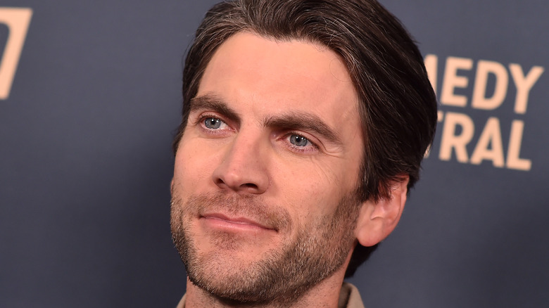 Wes Bentley in front of a step-and-repeat
