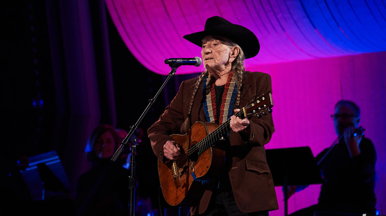 Willie Nelson performing