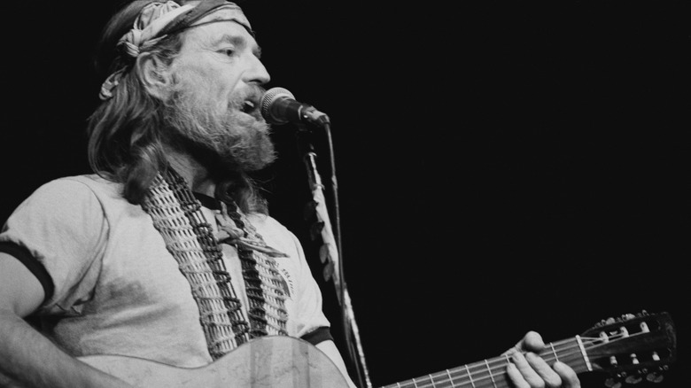 Willie Nelson performing