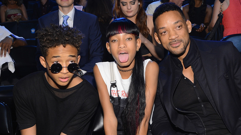 Jaden, Willow, and Will Smith posing