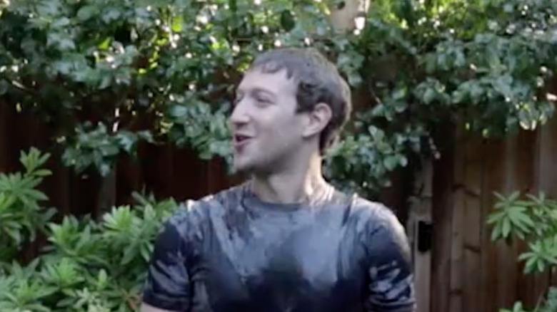 Mark Zuckerberg pouring ice water on himself