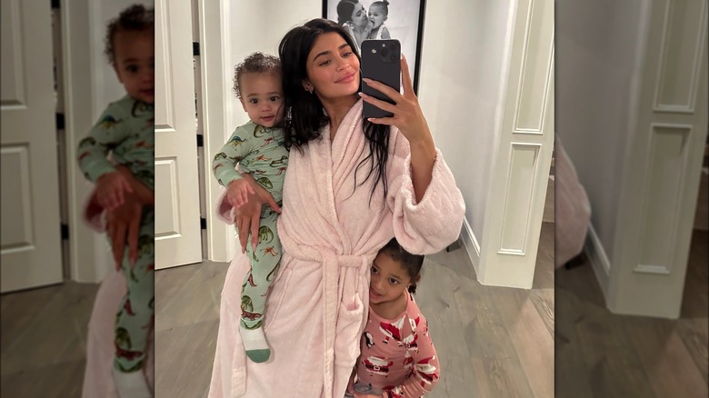 Kylie Jenner selfie with children