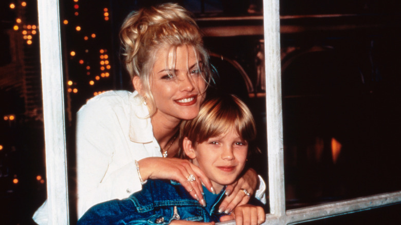 Anna Nicole Smith smiles over Daniel Wayne Smith