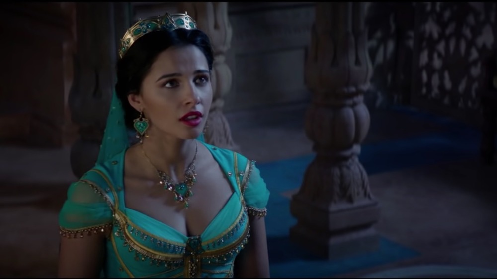 Naomi Scott in Aladdin, looking up