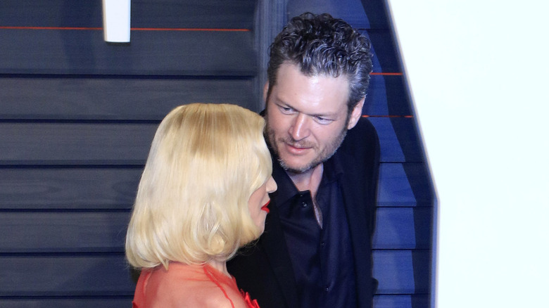 Blake Shelton glaring at Gwen Stefani 