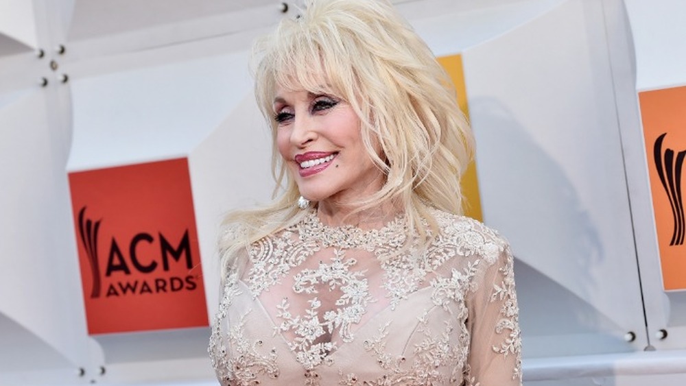 Dolly Parton at the 2016 ACM Awards