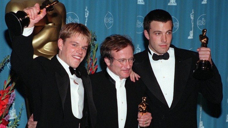 Matt Damon, Robin Williams, and Ben Affleck holding Oscars