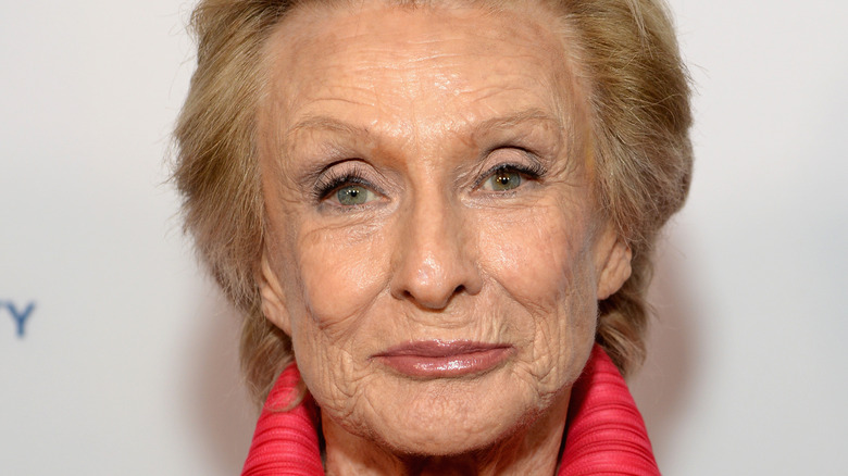 Cloris Leachman posing