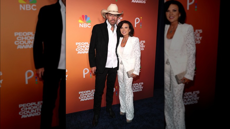 Toby Keith and Tricia Lucus posing
