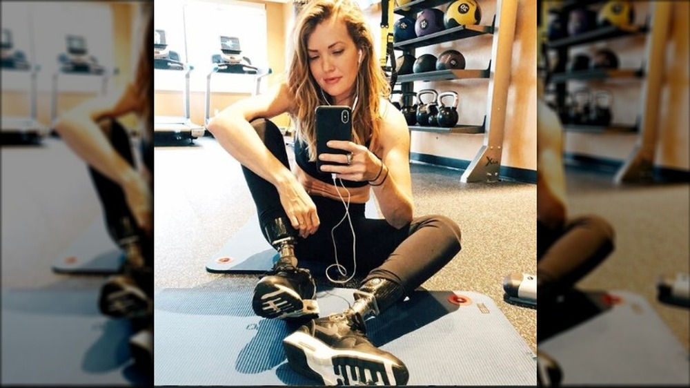 Amy Purdy takes selfie in home gym