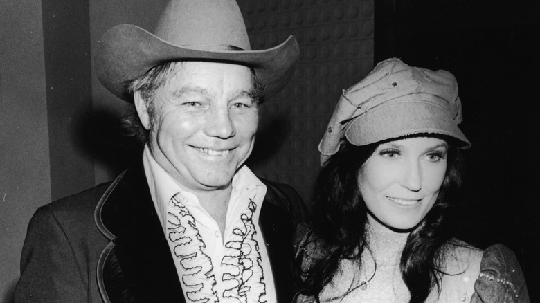 Oliver "Doolittle" Lynn, Loretta Lynn, 1975 photo 