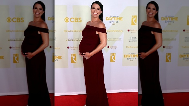 Melissa Claire Egan pregnant on the red carpet