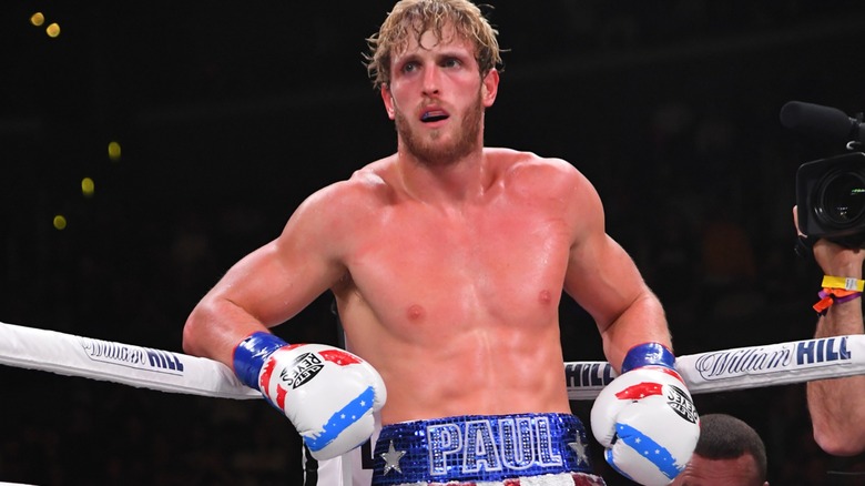 Logan Paul stand boxing