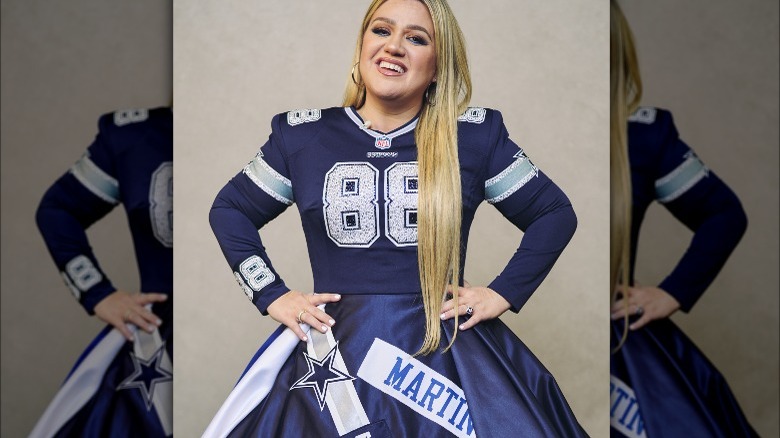 Kelly Clarkson NFL Honors