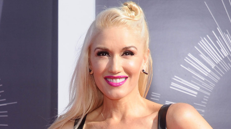 Gwen Stefani wearing pink lipstick