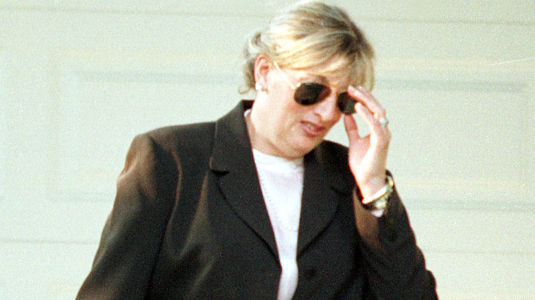 Linda Tripp in sunglasses