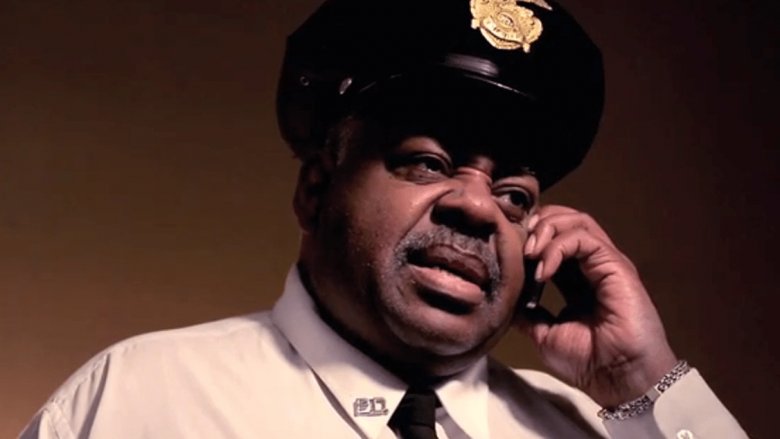 Reginald VelJohnson as a police officer